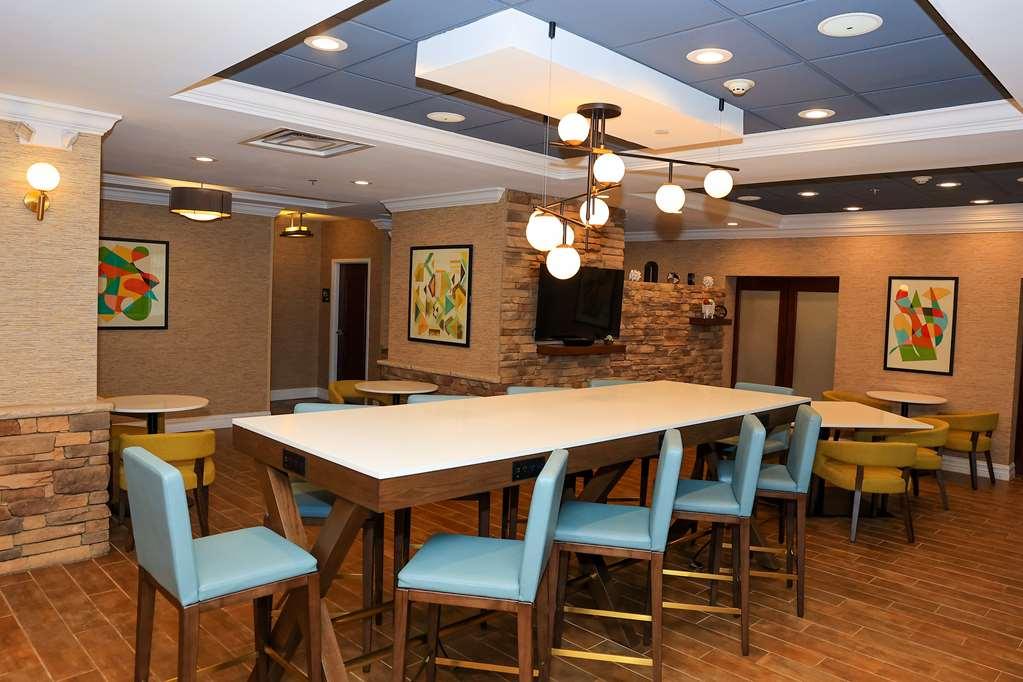 Hampton Inn Atlanta-Canton Restaurant photo